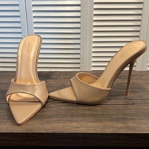 Prettylittlething - nude heels